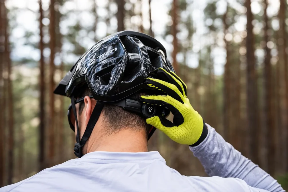 Cyklistická prilba CTM TRAILTAMER, čierna