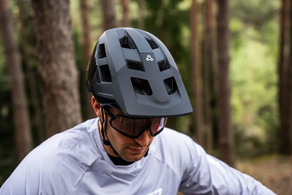 Cyklistická prilba CTM TRAILTAMER, čierna
