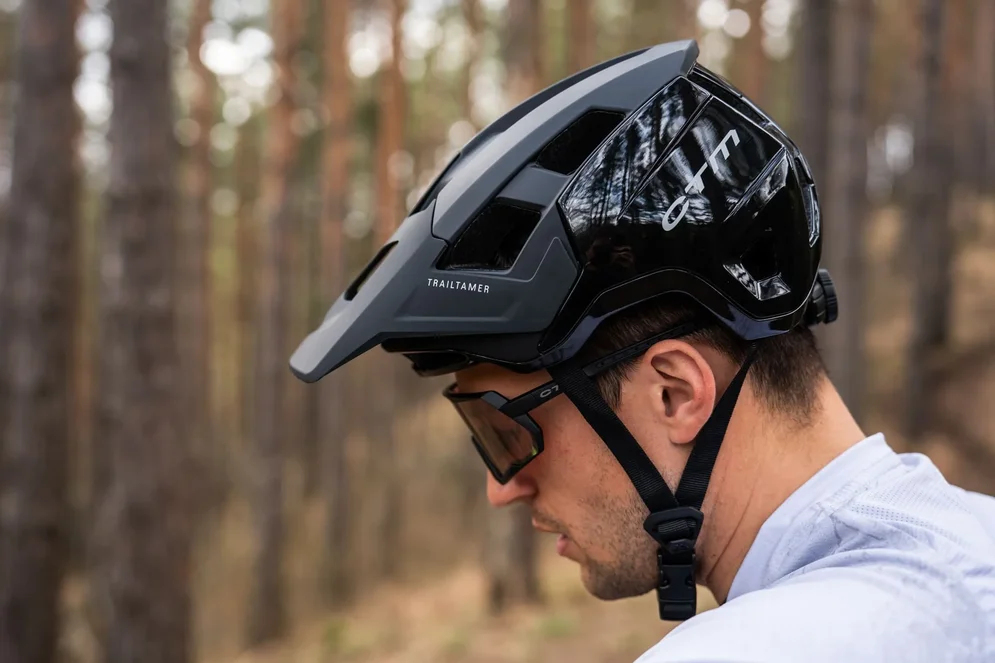 Cyklistická prilba CTM TRAILTAMER, čierna