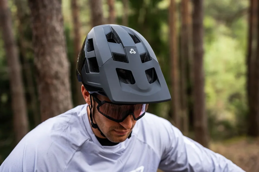 Cyklistická prilba CTM TRAILTAMER, čierna