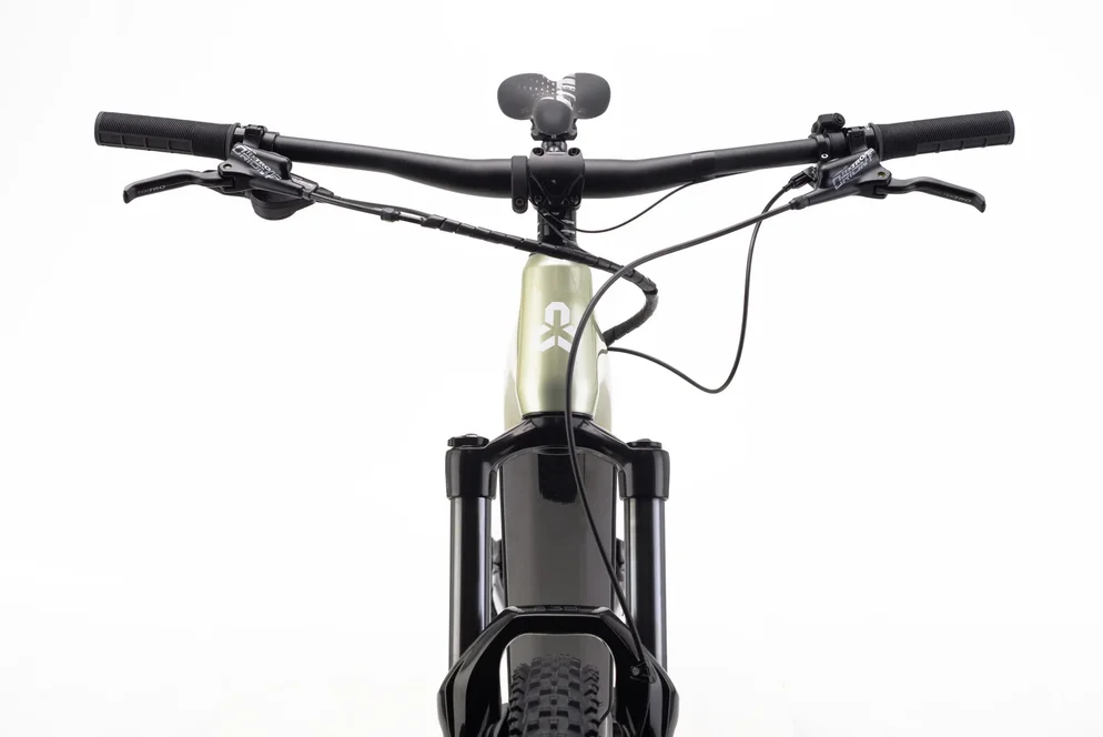 Elektrický horský bicykel CTM REZIST COMP - čierna/svetlá zlatá
