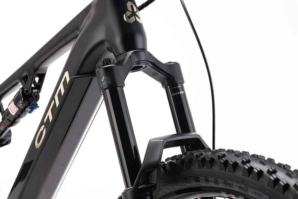 Elektrický horský bicykel CTM REZIST Pro - čierna