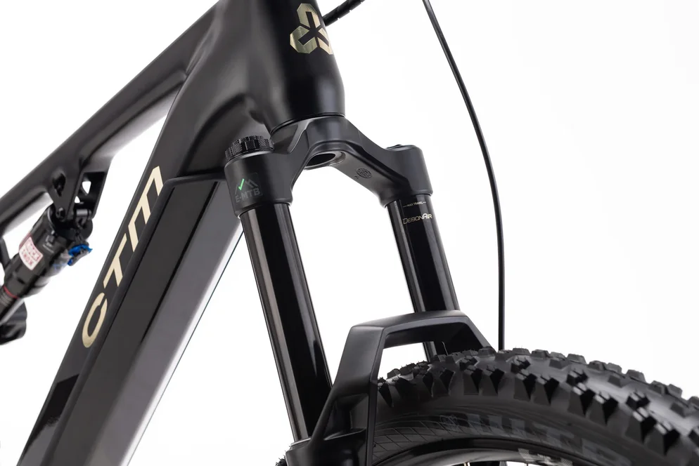 Elektrický horský bicykel CTM REZIST Pro - čierna
