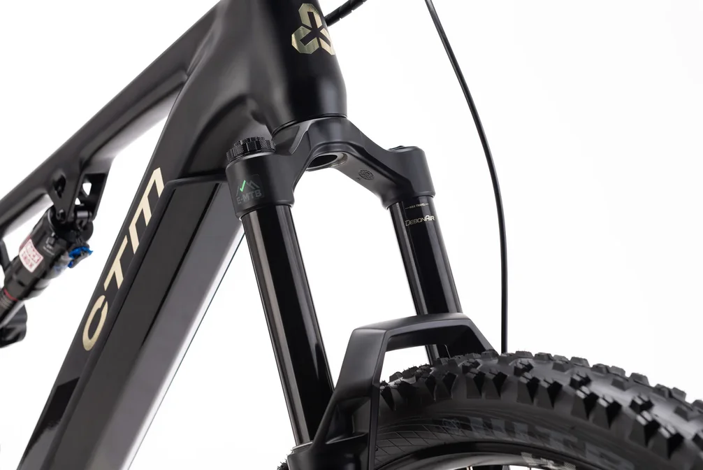 Elektrický horský bicykel CTM REZIST Pro - čierna