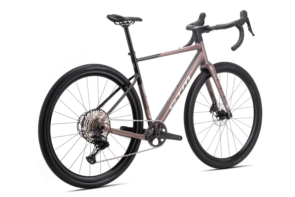 Gravel bicykel CTM KOYUK 3.0 28 – čierna / chameleon grey