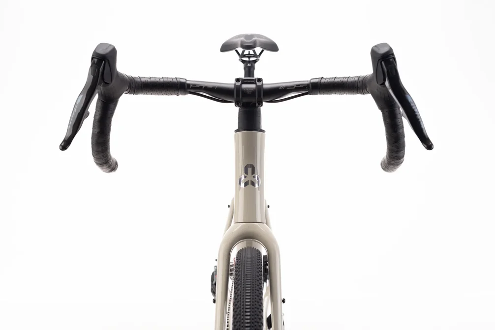 Gravel bicykel CTM KOYUK CR RACE 28 – betónová
