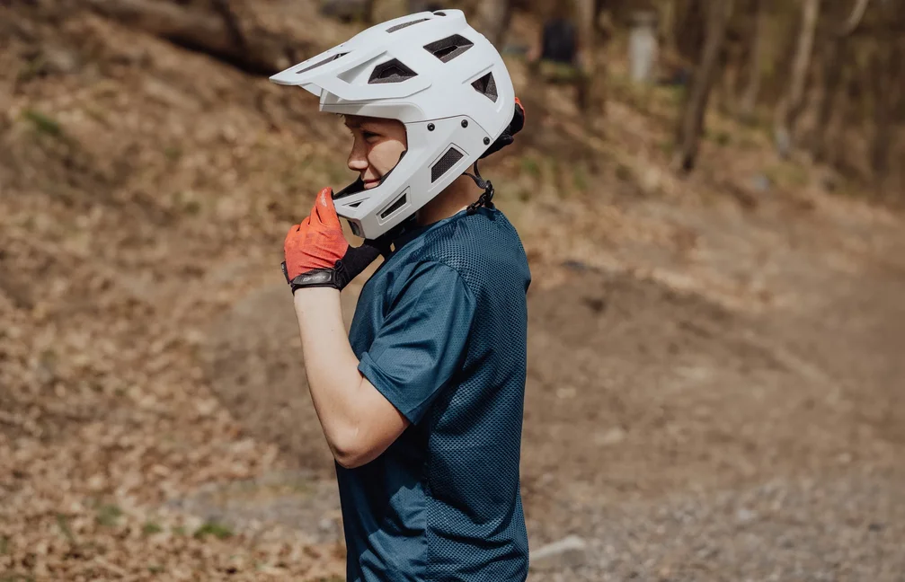 helmet FORCE DROP downhill, biela