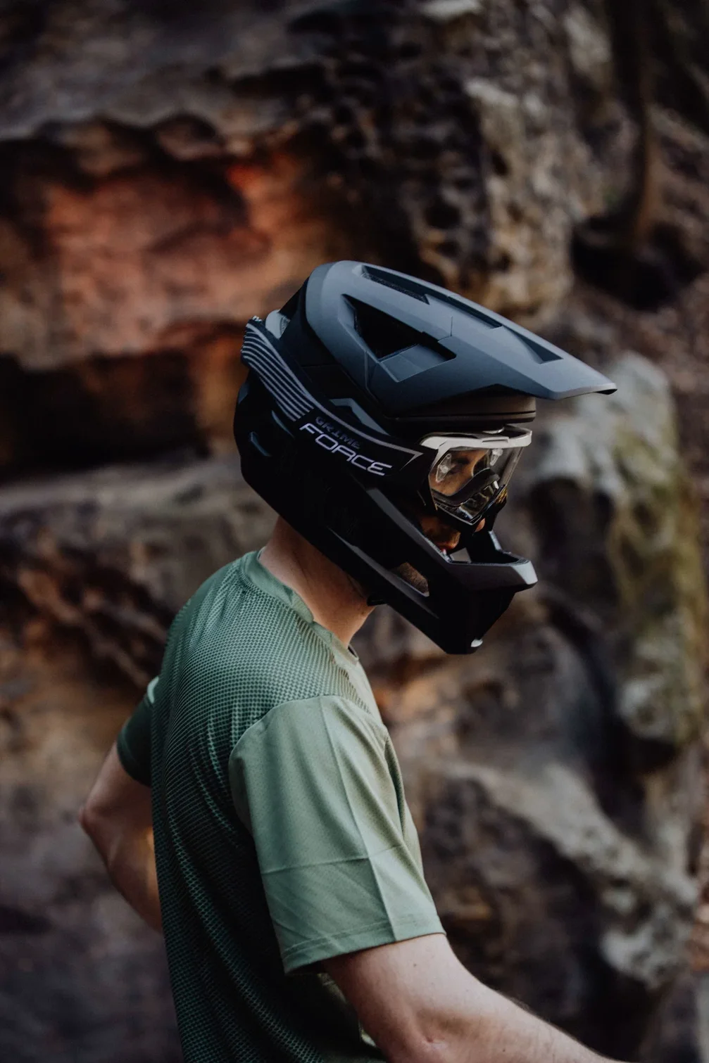helmet FORCE VENOM downhill, čierna