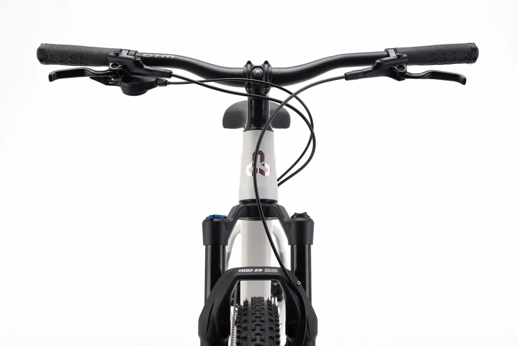 Horský bicykel CTM Charisma 3.0 29 – matná svetlošedá