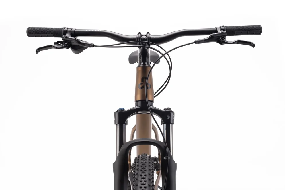 Horský bicykel CTM Rambler 4.0 29 – matná zlatá